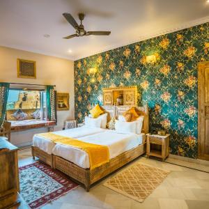 Deluxe Double or Twin Room with City View