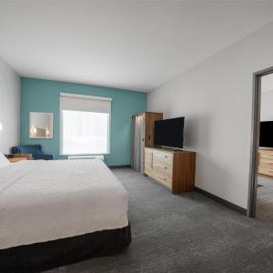 One-Bedroom King Suite - Hearing Accessible