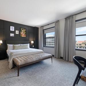Deluxe King Room - Hearing Access