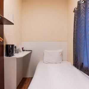 Single Room with Shared Bathroom