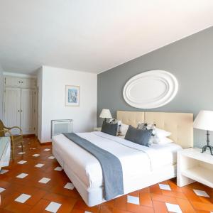 One-Bedroom Apartment with Sea View