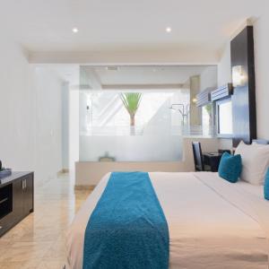 Junior Suite Terrace with Free Entrance to Single Fin Sunday Party