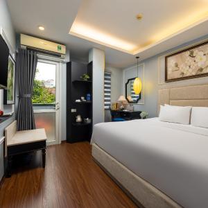 Deluxe Double Room with City View