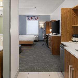 Queen Studio Suite - Hearing Access/Non-Smoking