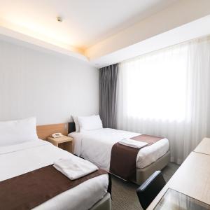 2 Twin Rooms, Adjoining, Non Smoking (2 rooms not connected) Bathroom with shower only