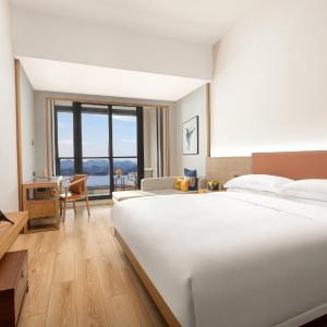 Premium King Room with Lake View