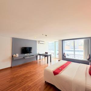 Premier Deluxe Double or Twin Room