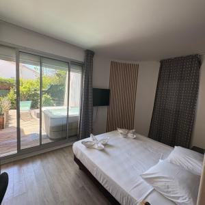 Double Room with Terrace and Jacuzzi
