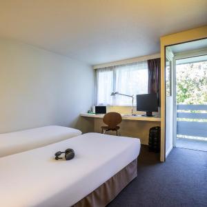 Twin Room with Two Single Beds and 1 Junior Bed (Up To 10 Years)