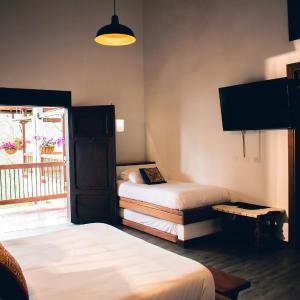 Deluxe Queen Suite