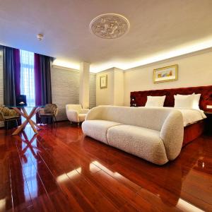 Balkissoon Suite