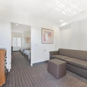 Executive Queen Suite with Two Queen Beds