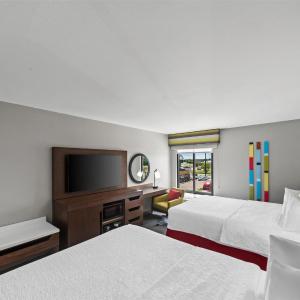 Queen Room with Two Queen Beds - Hearing Access