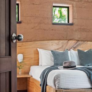 Nelson One-Bedroom Chalet with Spa Bath