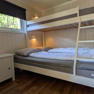 One-Bedroom Cottage with Shared Shower