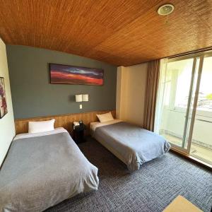 Twin Room with Sea View - Non-Smoking