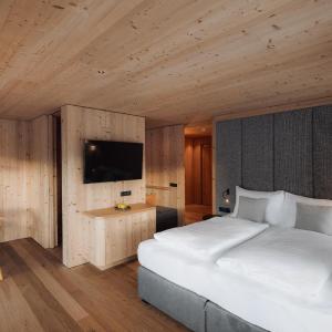 Junior Suite with Mountain View