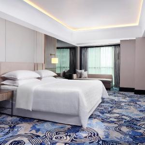 Junior King Suite - Club Lounge Access