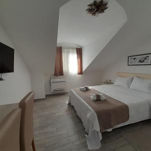 Double or Twin Room with Private Bathroom
