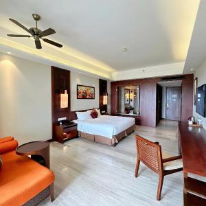 Premier Ocean View Double Room with Balcony and Bathtub
