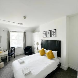 Double Room with Shared Toilet
