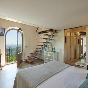 Queen Suite with Spa Bath