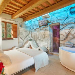 Suite with Hot Tub
