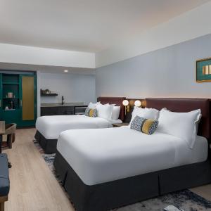 Queen Room with Two Queen Beds - Disability Access with Bath Tub