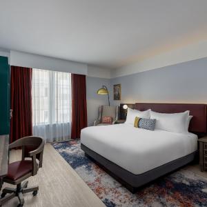 Standard King Room - Communications Accessible