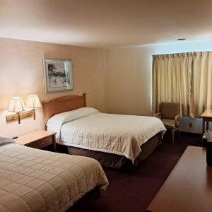 Queen Room with Two Queen Beds Pet Free
