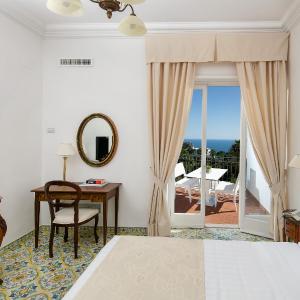 Double Room with Balcony and Sea View