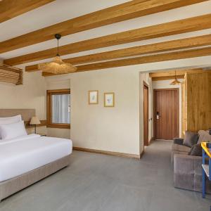 Deluxe Double or Twin Room with Pool Access
