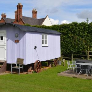 Family Shepherd Hut