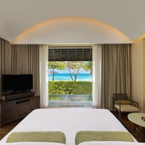 Tropical Pool One-Bedroom Villa with King Bed and Sofa Bed