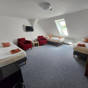 Economy Triple Room