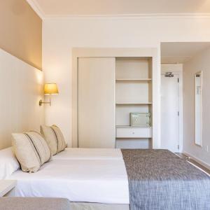 Twin Room with Sea View (3 Adults)