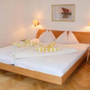 Standard Double Room with Lake View