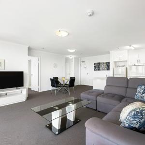 One Bedroom Apartment with Ocean View - Floors 6-10