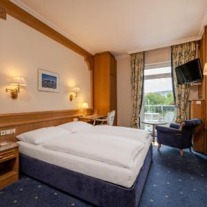 Comfort Double Room with Balcony and Lake View