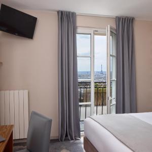 Superior Double Room with Balcony and Eiffel Tower View 