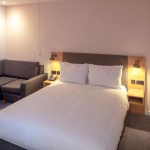 Queen Room - Accessible