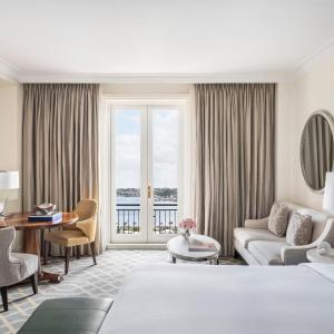 Deluxe King Room with Harbor View