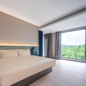 King Room with Garden View