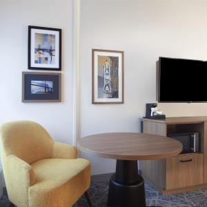 King Room with Sofa Bed and Study - Non-Smoking