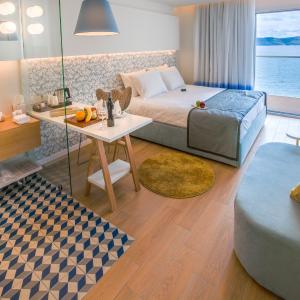 Superior Double Room with Balcony and Sea View