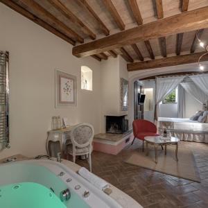 King Suite with Spa Bath