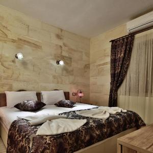 Double Stone Room 