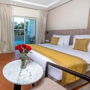 Deluxe Room King Size Bed Seaside View