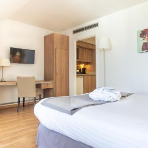 Studio Park (2 Adults)