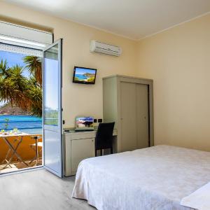 Deluxe Double or Twin Room with Sea View